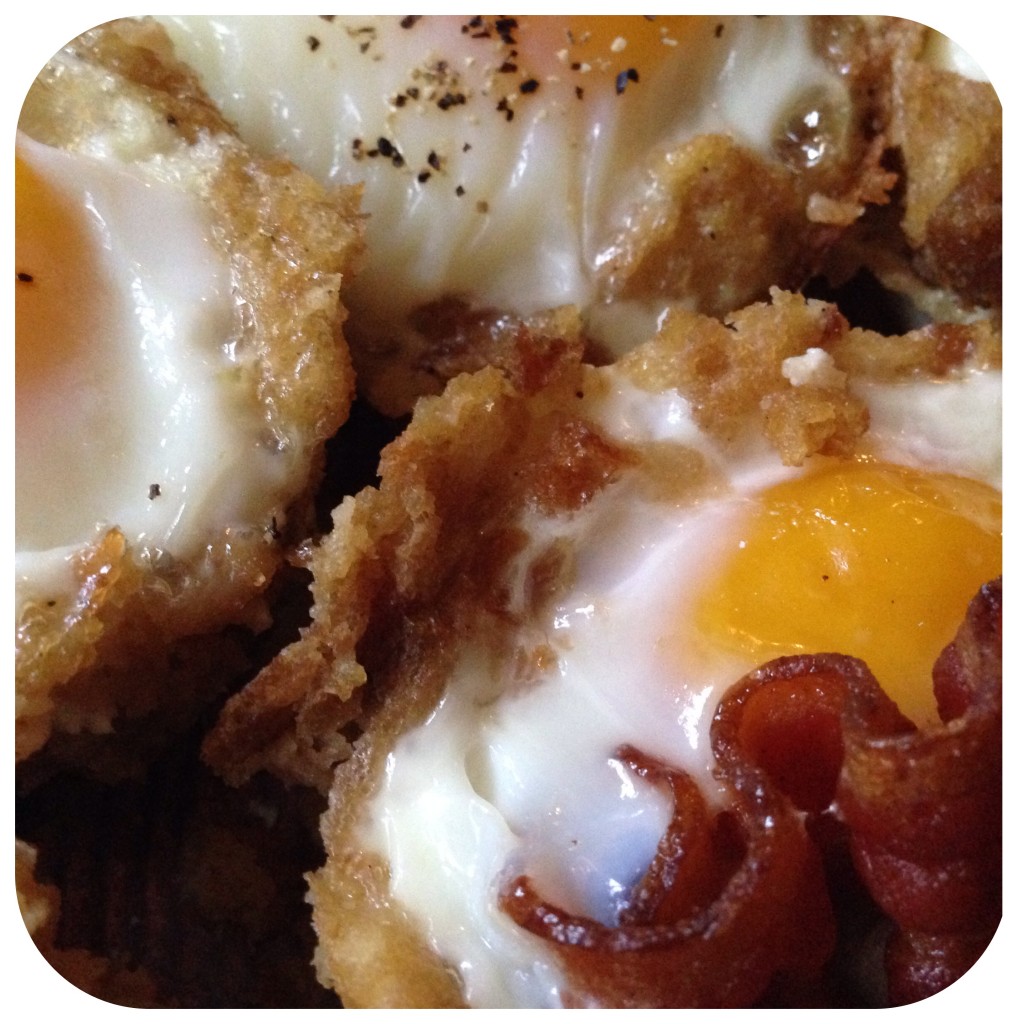 thanksgiving baked eggs in a stuffing cup